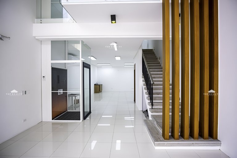 Quezon City Commercial Building for Rent 3