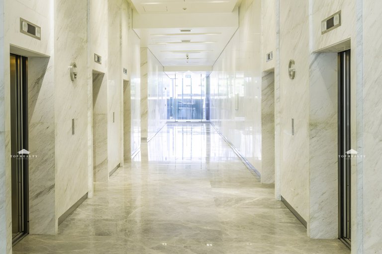 Office for Lease in Park Corporate Plaza